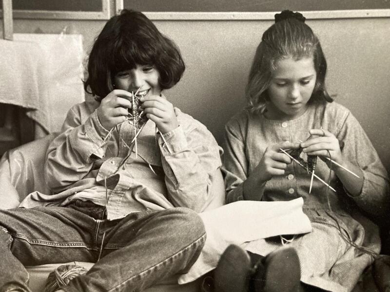 girls knitting