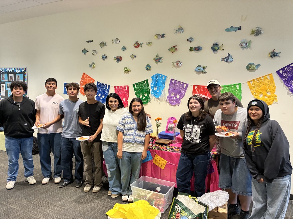 Adelante Affinity Group Builds Beautiful Ofrendas